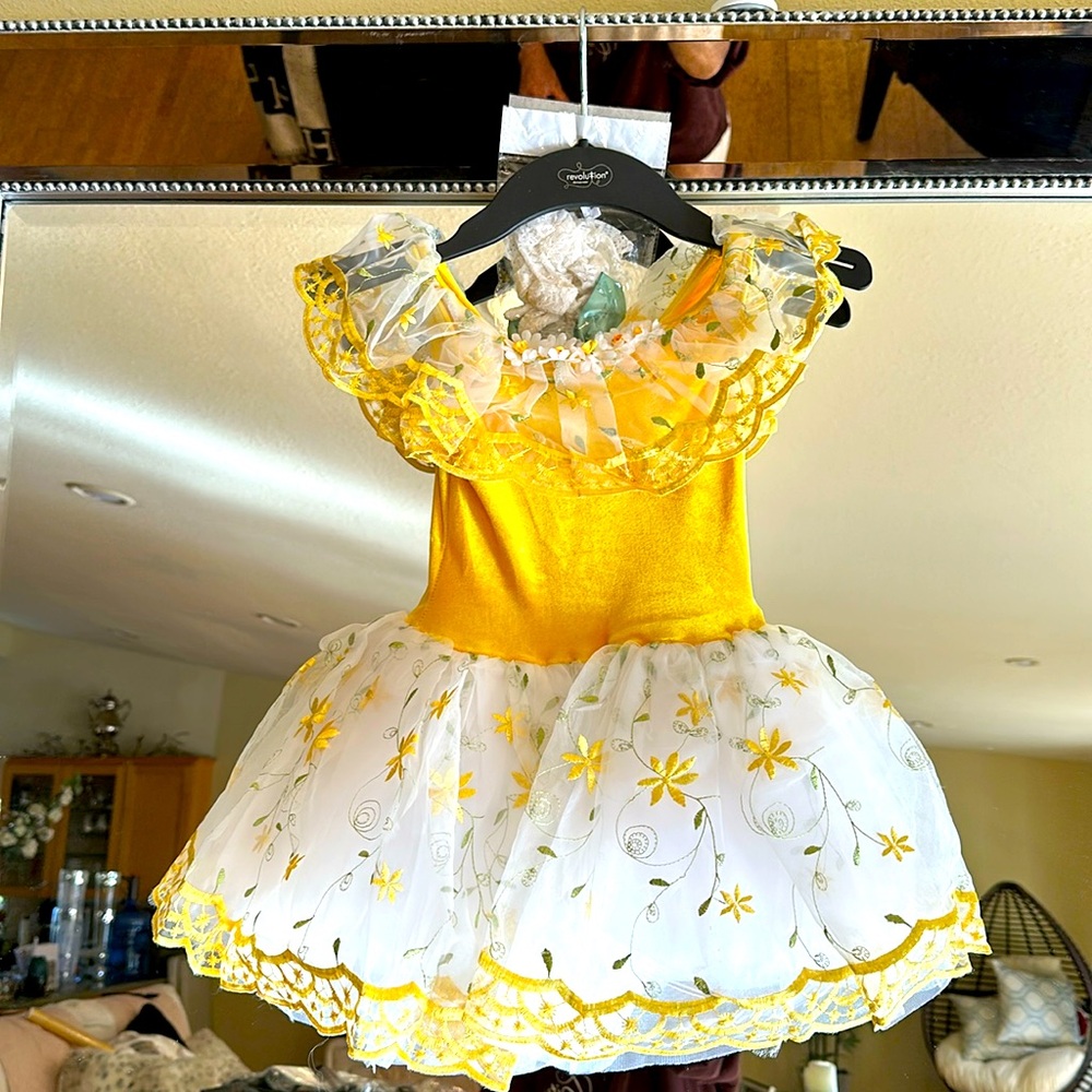 Beautiful sweet yellow velvet tutu for little princess 👑